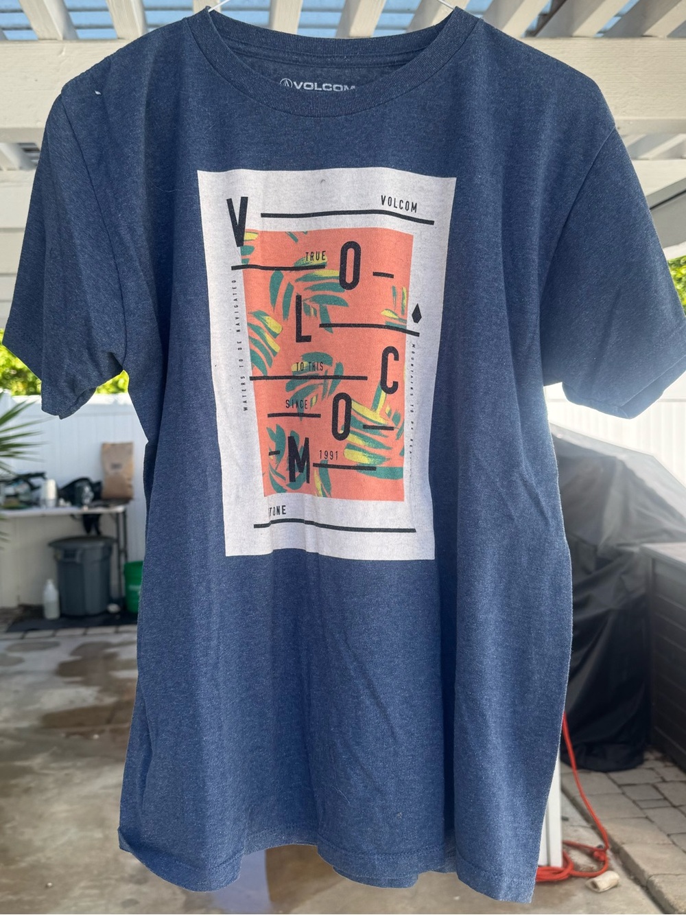 VOLCOM | Navy Short-Sleeve Tee with Coral Tropical Graphic Youth XL